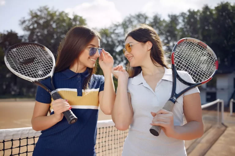 Do tennis players ever wear sunglasses?